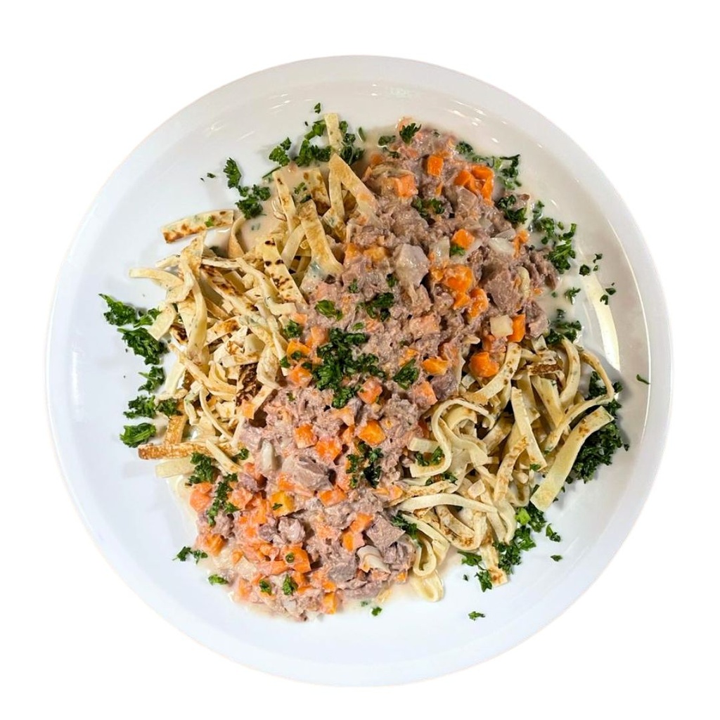 Rindfleischwürfel mit Gemüse in Meerrettich-Sahne Soße dazu Dinkel-Kräuterflädle
