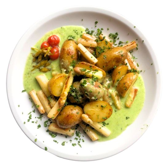 Gebratener Spargel mit Bärlauch-Buttersoße, Kirschtomaten und Kartoffeln