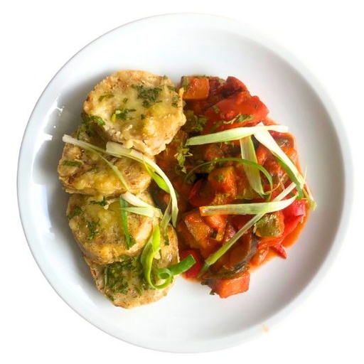 Überbackene Serviettenknödel mit Ratatouille-Gemüse