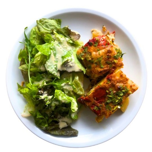 Kartoffel-Tortilla mit Paprika und Lauch dazu Salat